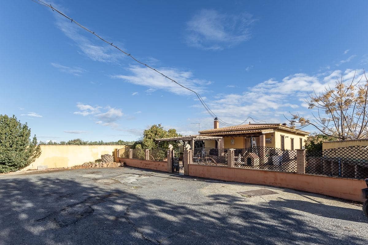 4 makuuhuone Huvila myytävänä paikassa La Zubia mukana 
autotalli - 795 000 € (Ref: 8716181)