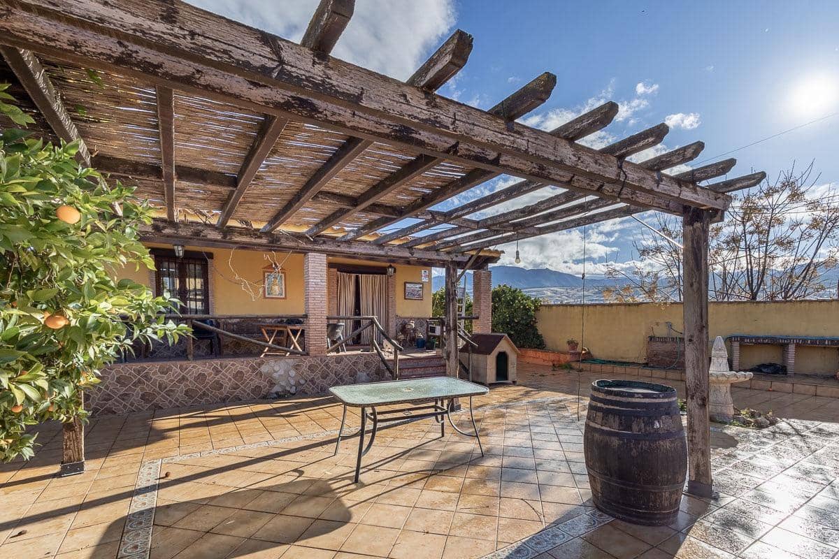 4 makuuhuone Huvila myytävänä paikassa La Zubia mukana 
autotalli - 795 000 € (Ref: 8716181)