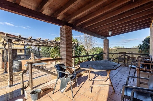 4 makuuhuone Huvila myytävänä paikassa La Zubia mukana 
autotalli - 795 000 € (Ref: 8716181)