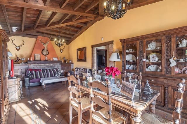 4 makuuhuone Huvila myytävänä paikassa La Zubia mukana 
autotalli - 795 000 € (Ref: 8716181)