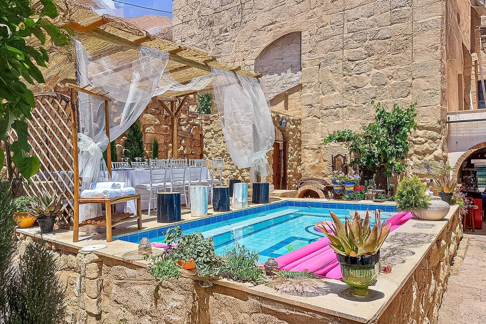 6 bedroom Commercial for sale in Alcala la Real with pool garage - € 550,000 (Ref: 8747749)