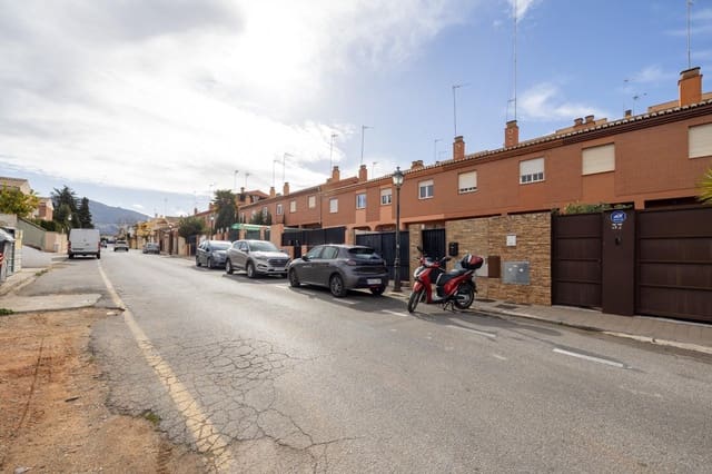 3 soveværelse Rækkehus til salg i Huétor Vega med garage - € 207.000 (Ref: 8789338)