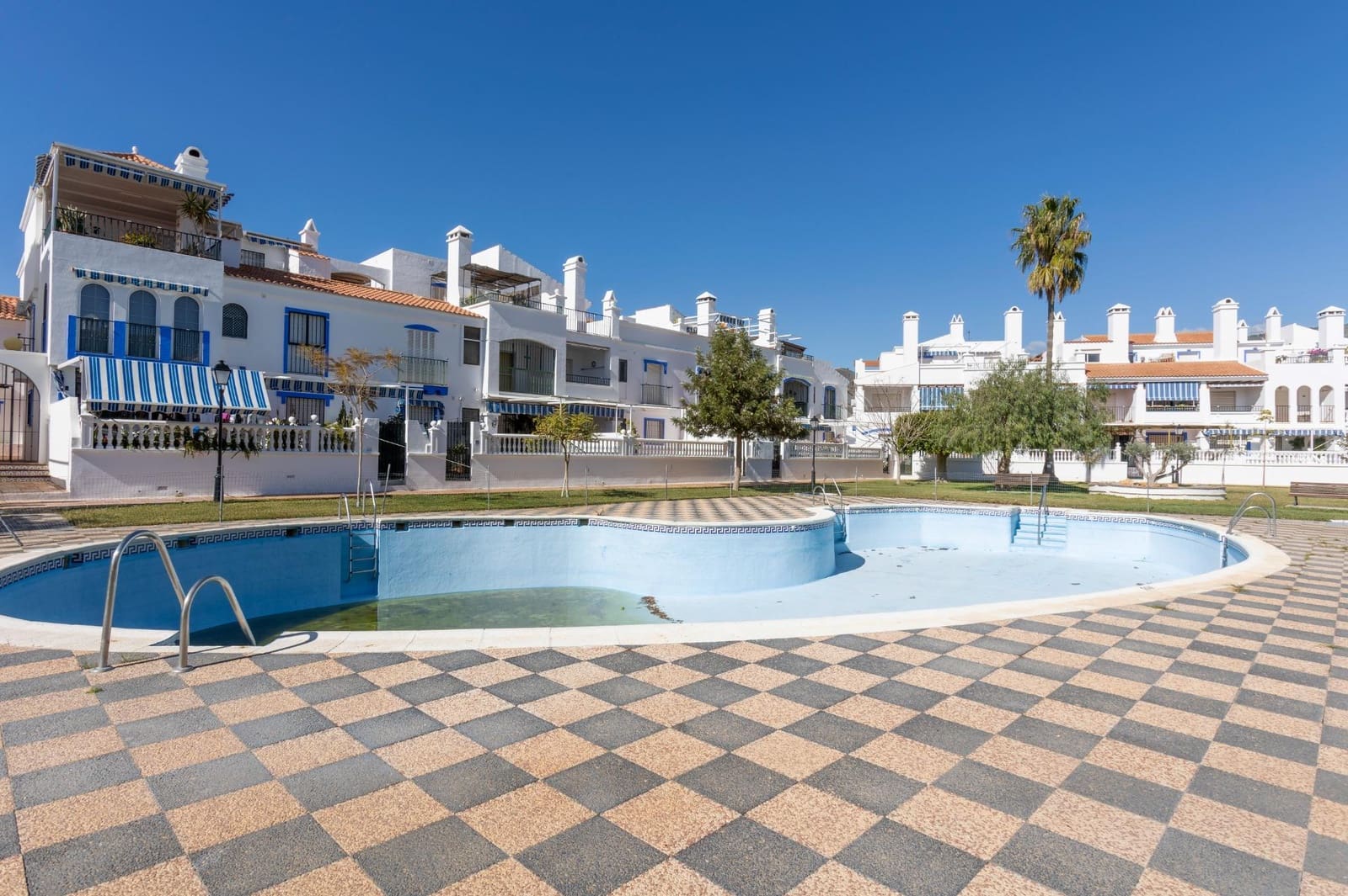 4 sovrum Takvåning till salu i Calahonda med pool garage - 290 000 € (Ref: 8802962)