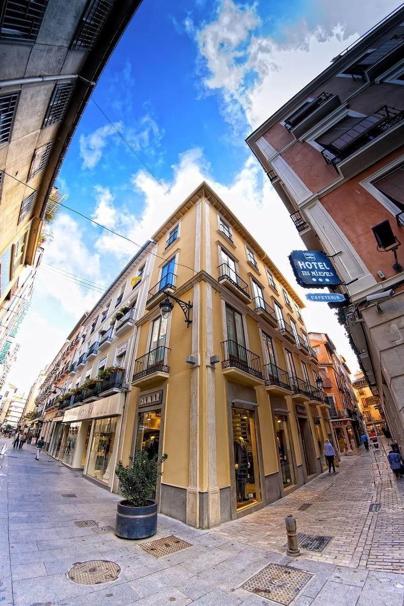 Erhverv til salg i Granada by - € 820.000 (Ref: 8848949)