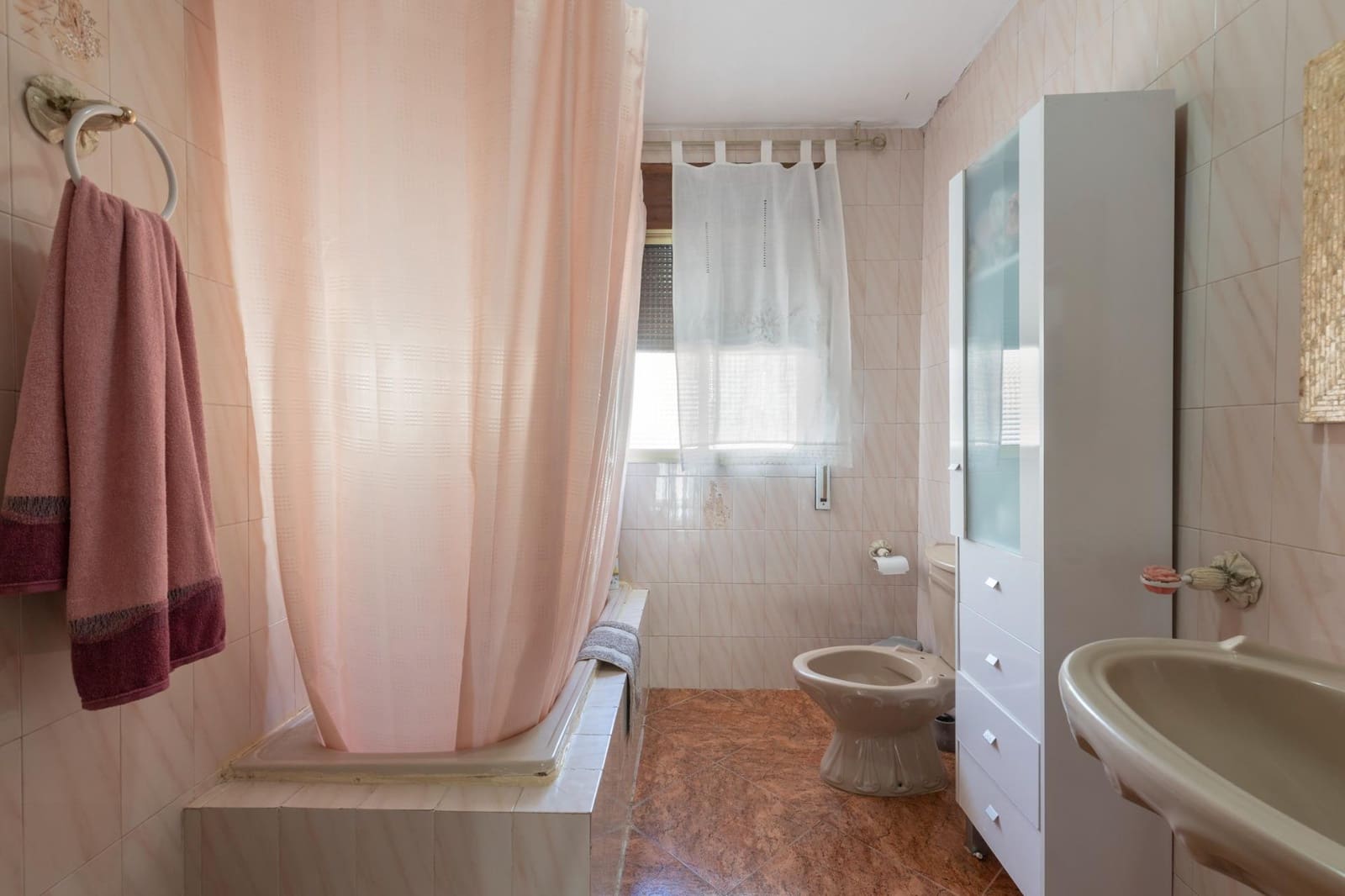 4 bedroom Villa for sale in Illora with garage - € 160,000 (Ref: 8851454)