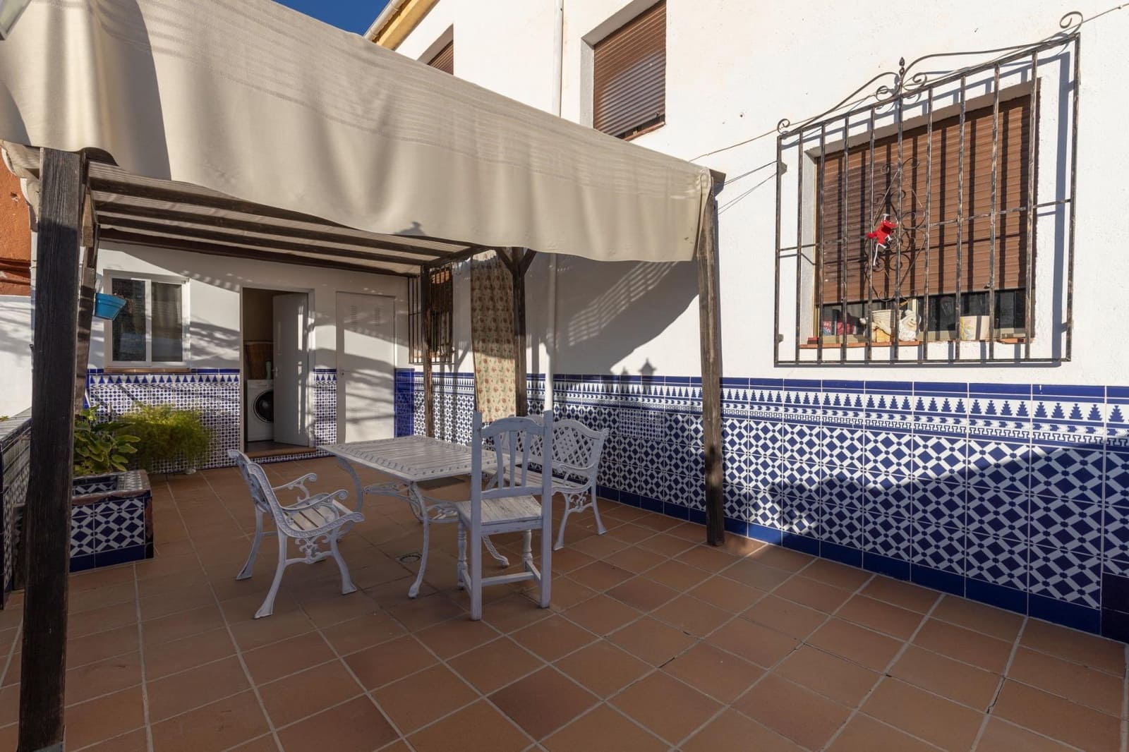 4 bedroom Villa for sale in Illora with garage - € 160,000 (Ref: 8851454)