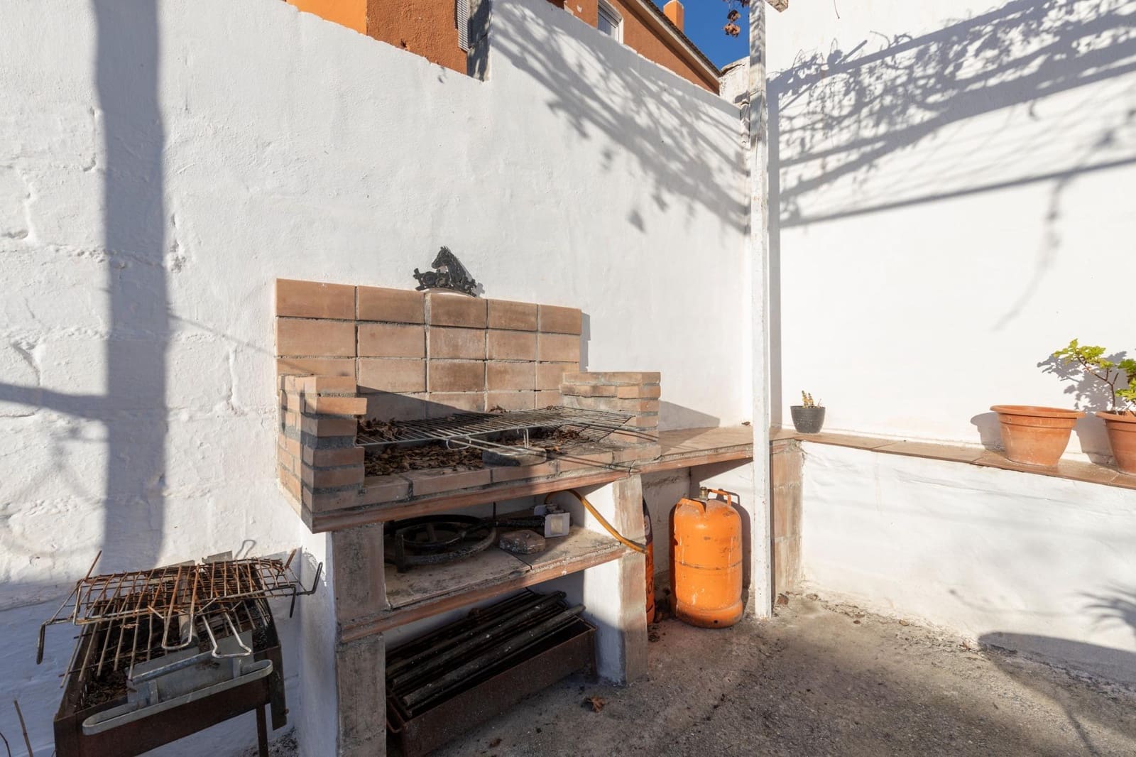 4 bedroom Villa for sale in Illora with garage - € 160,000 (Ref: 8851454)