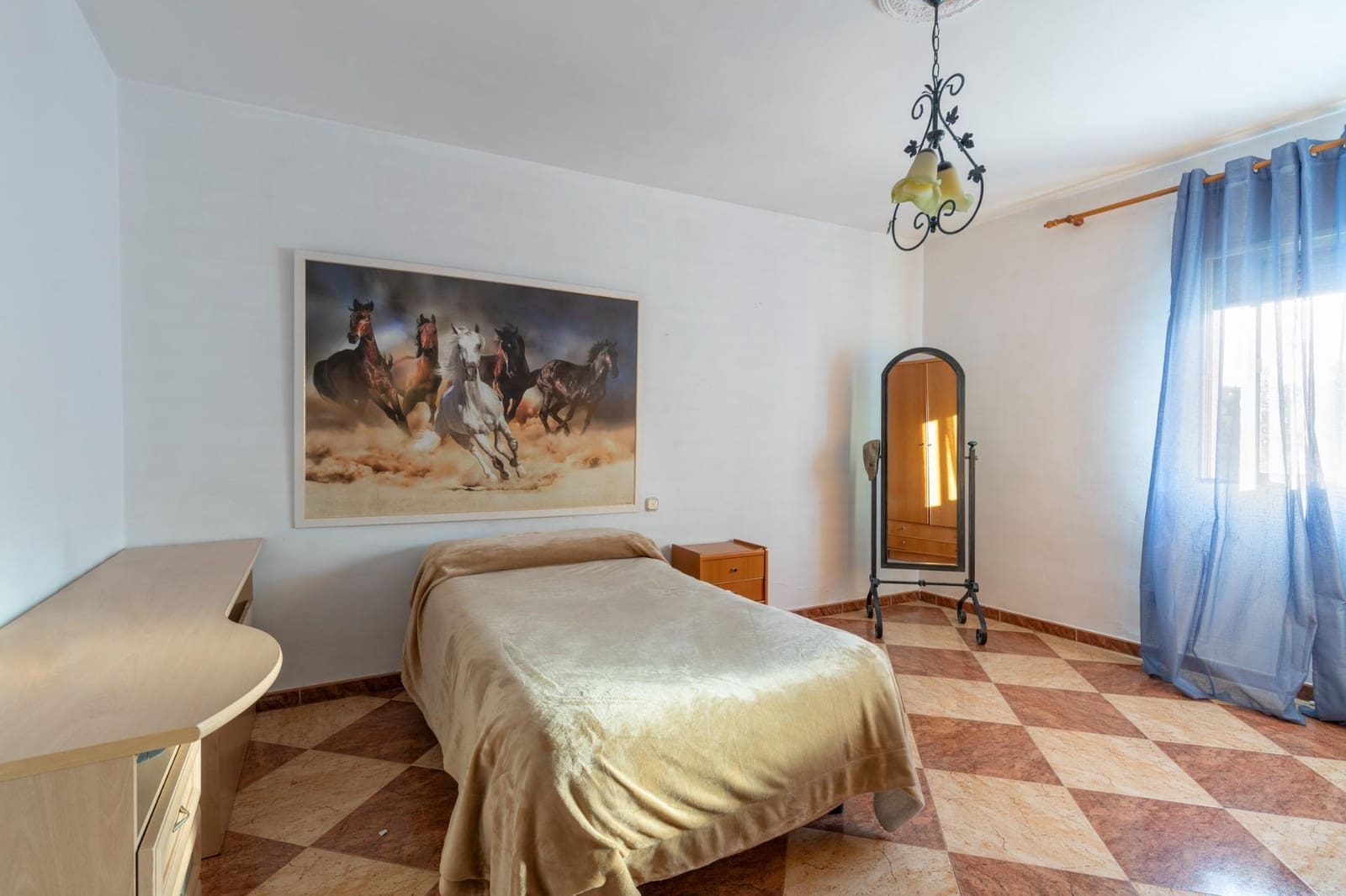 4 bedroom Villa for sale in Illora with garage - € 160,000 (Ref: 8851454)