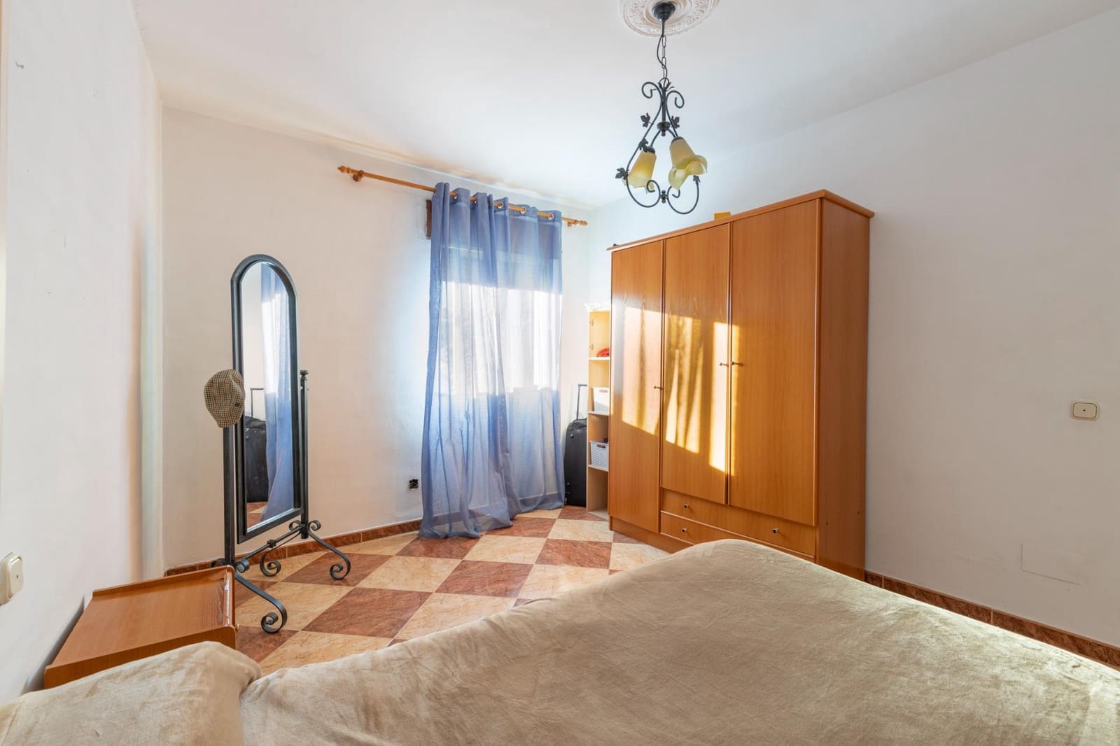 4 bedroom Villa for sale in Illora with garage - € 160,000 (Ref: 8851454)