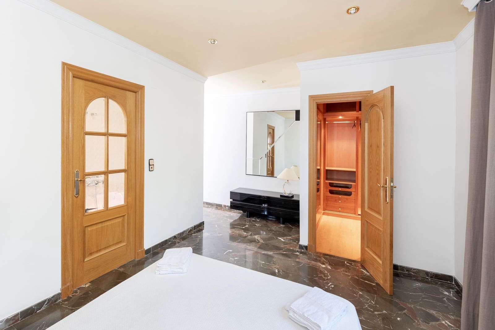 7 soveværelse Villa til salg i Huetor Santillan med swimmingpool garage - € 365.000 (Ref: 8860349)