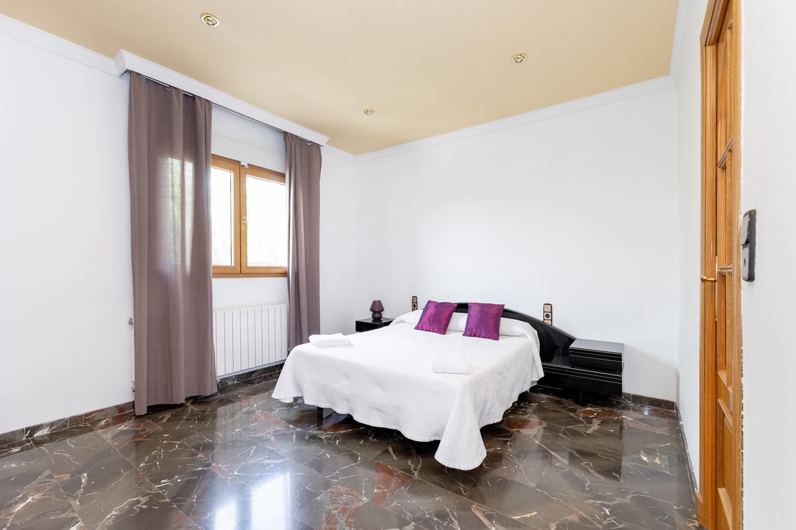 7 soveværelse Villa til salg i Huetor Santillan med swimmingpool garage - € 365.000 (Ref: 8860349)