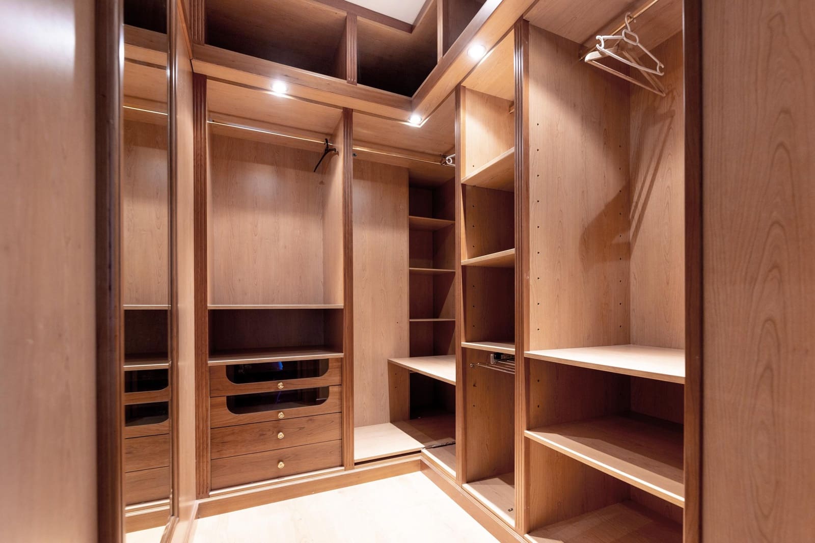 7 soveværelse Villa til salg i Huetor Santillan med swimmingpool garage - € 365.000 (Ref: 8860349)