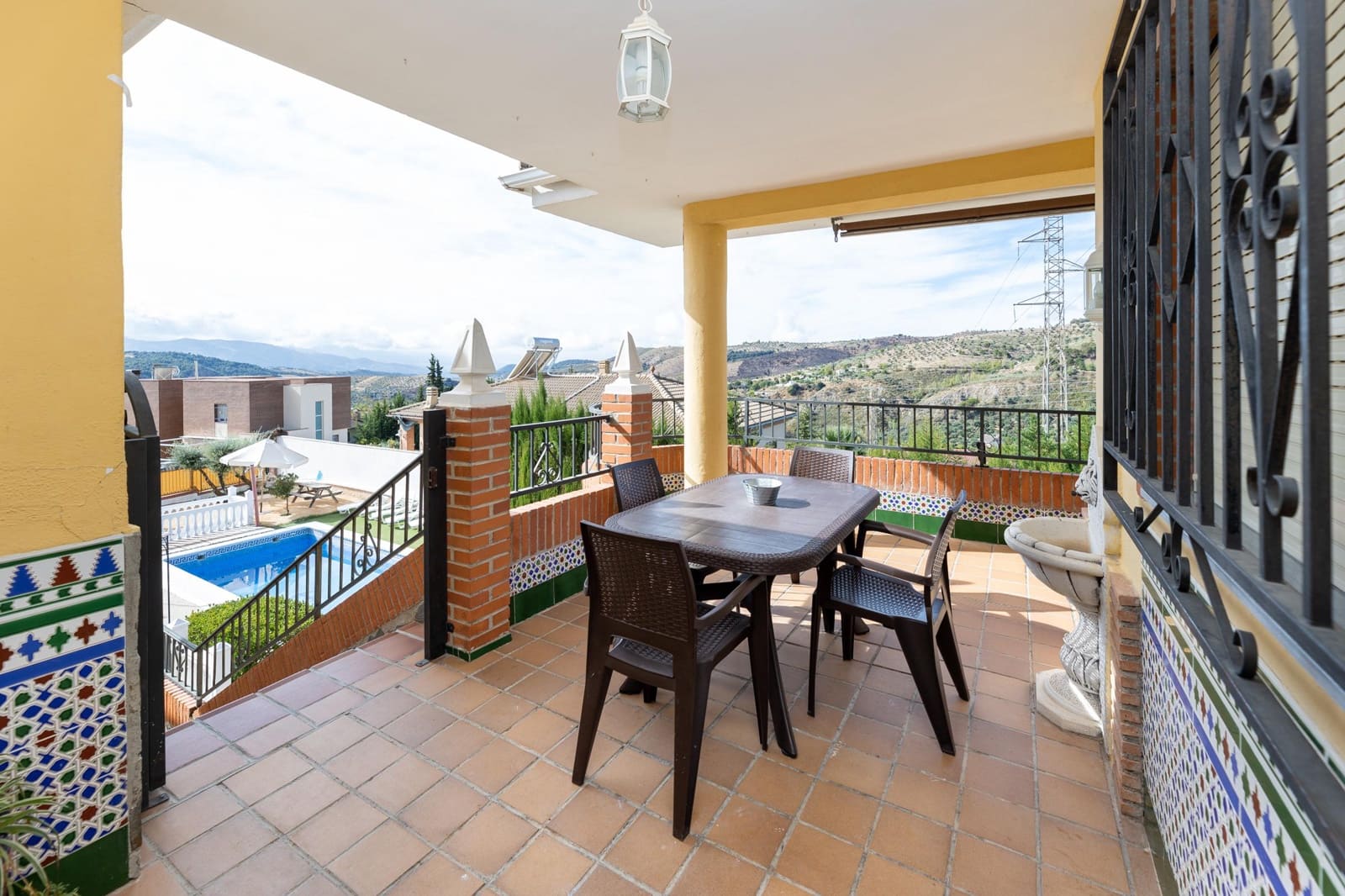 7 soveværelse Villa til salg i Huetor Santillan med swimmingpool garage - € 365.000 (Ref: 8860349)