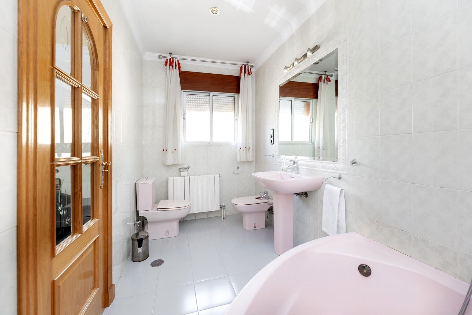 7 soveværelse Villa til salg i Huetor Santillan med swimmingpool garage - € 365.000 (Ref: 8860349)