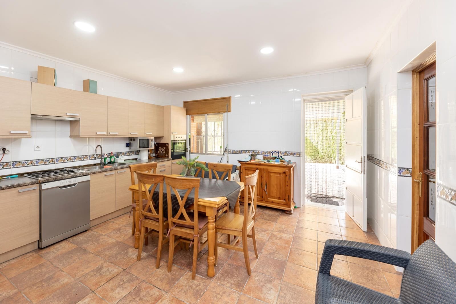 7 soveværelse Villa til salg i Huetor Santillan med swimmingpool garage - € 365.000 (Ref: 8860349)