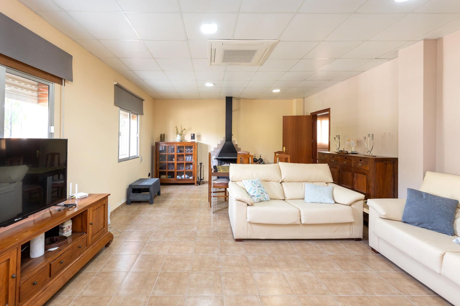 7 soveværelse Villa til salg i Huetor Santillan med swimmingpool garage - € 365.000 (Ref: 8860349)