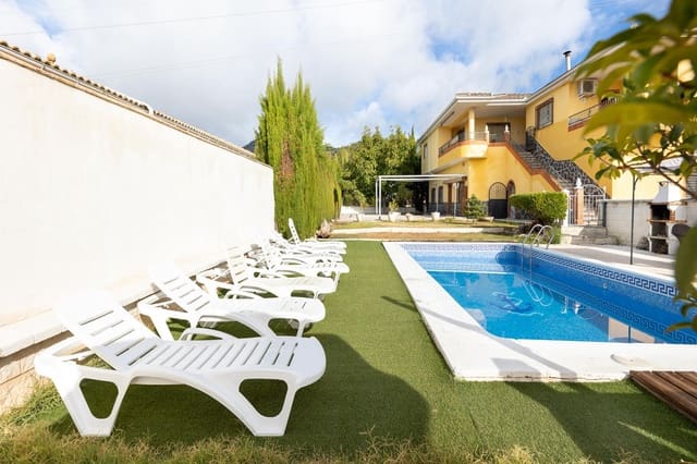 7 soveværelse Villa til salg i Huétor Santillán med swimmingpool garage - € 365.000 (Ref: 8860349)