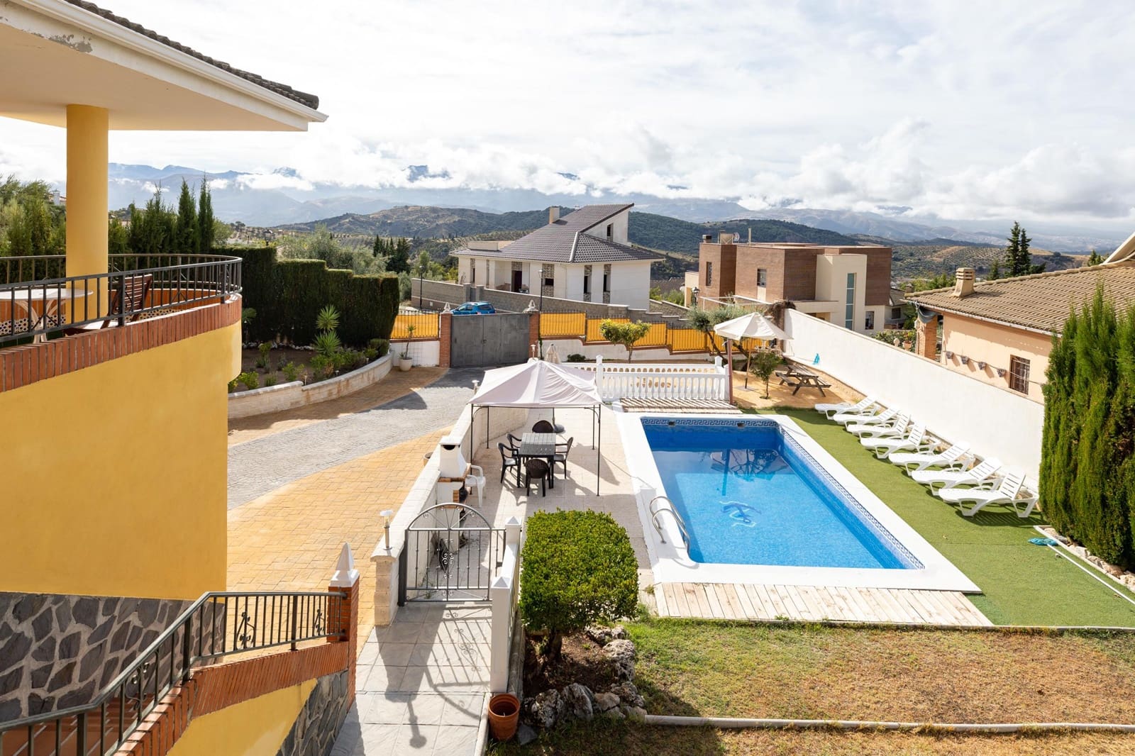 7 soveværelse Villa til salg i Huetor Santillan med swimmingpool garage - € 365.000 (Ref: 8860349)