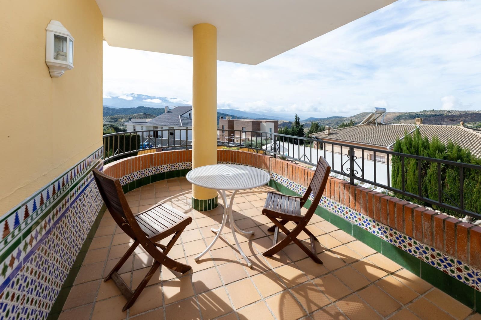 7 soveværelse Villa til salg i Huetor Santillan med swimmingpool garage - € 365.000 (Ref: 8860349)