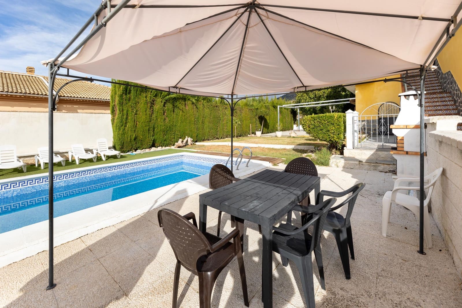 7 soveværelse Villa til salg i Huetor Santillan med swimmingpool garage - € 365.000 (Ref: 8860349)