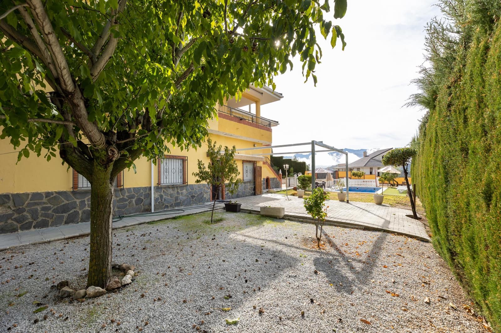 7 soveværelse Villa til salg i Huetor Santillan med swimmingpool garage - € 365.000 (Ref: 8860349)