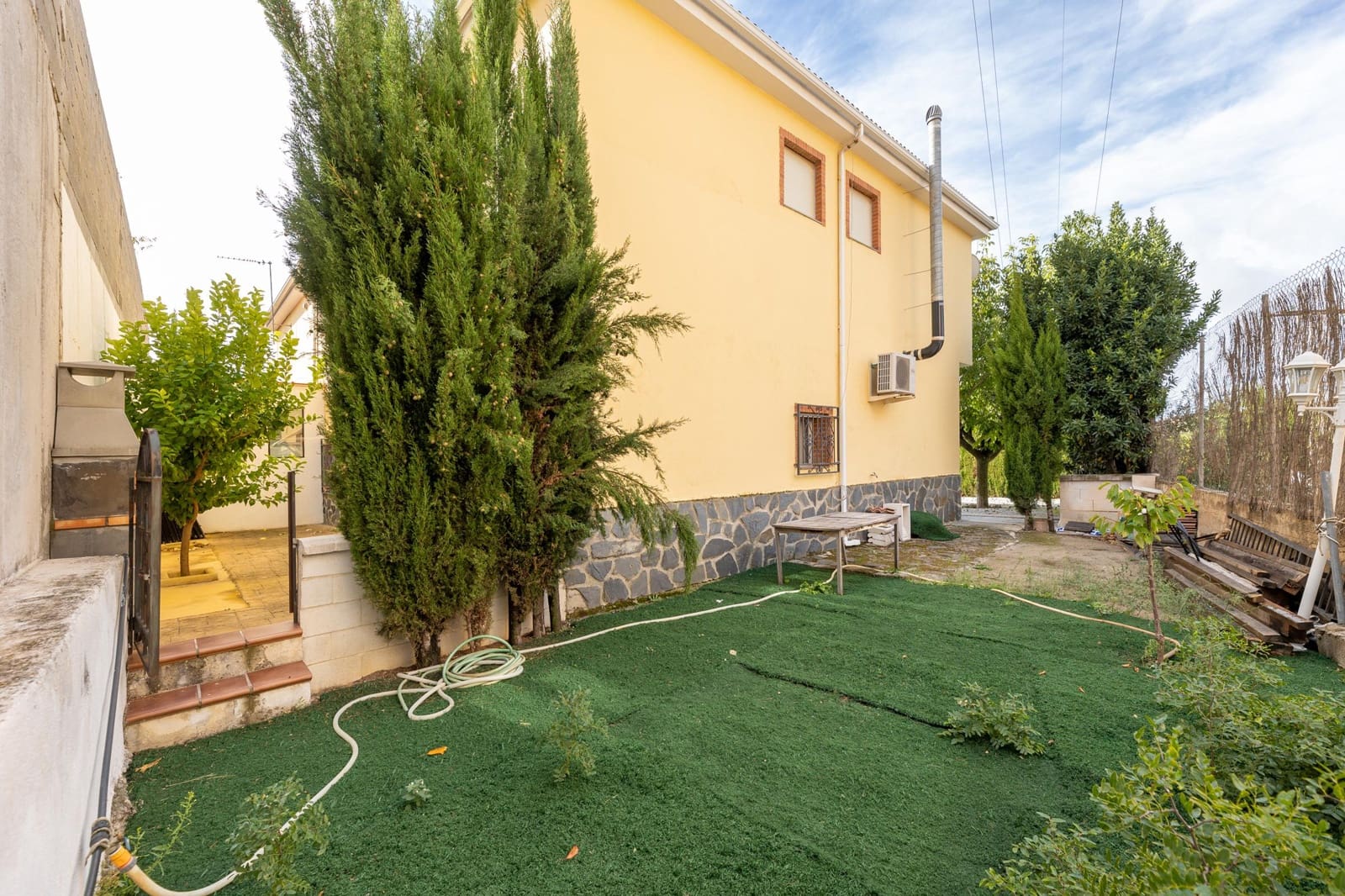 7 soveværelse Villa til salg i Huetor Santillan med swimmingpool garage - € 365.000 (Ref: 8860349)