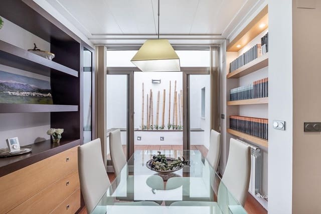 4 soverom Villa til salgs i Centro, Granada by - € 750 000 (Ref: 8900005)