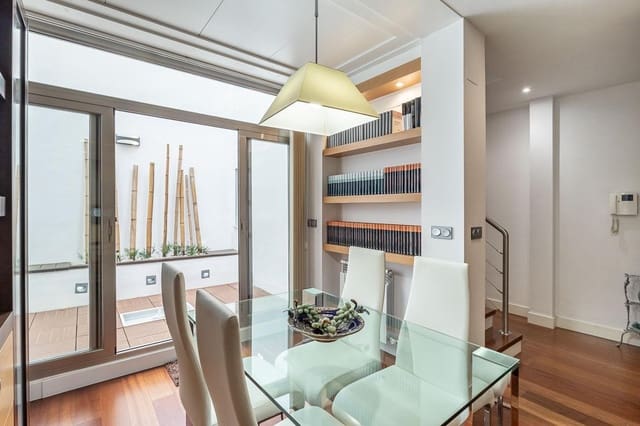 4 soverom Villa til salgs i Centro, Granada by - € 750 000 (Ref: 8900005)