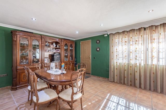 3 soveværelse Villa til salg i Granada by med garage - € 325.000 (Ref: 8900007)