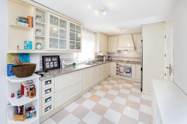 3 soverom Villa til salgs i Carretera de la Sierra, Granada by med svømmebasseng garasje - € 555 000 (Ref: 8929219)