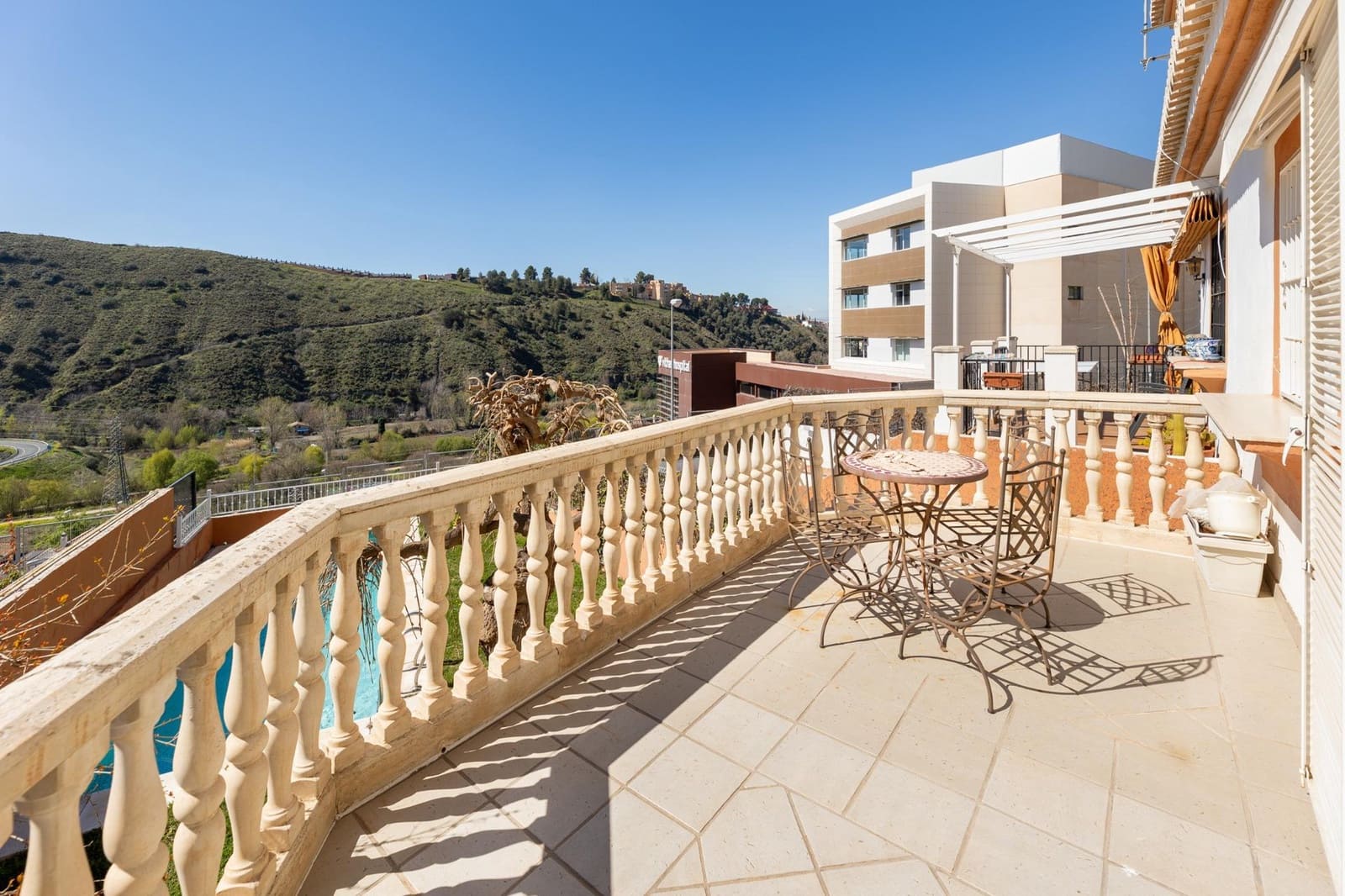 3 soveværelse Villa til salg i Granada by med swimmingpool garage - € 555.000 (Ref: 8929219)