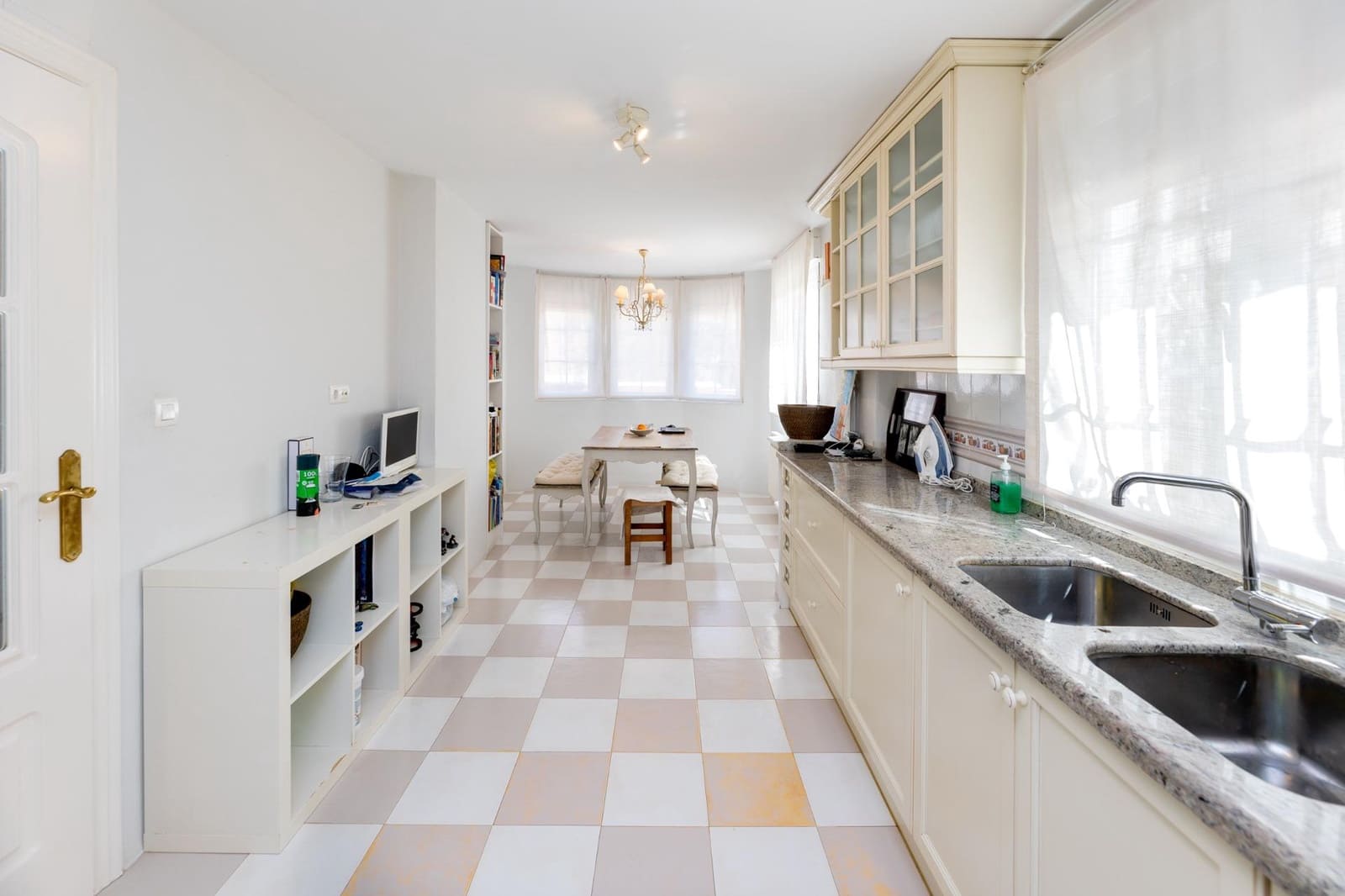 3 soveværelse Villa til salg i Granada by med swimmingpool garage - € 555.000 (Ref: 8929219)