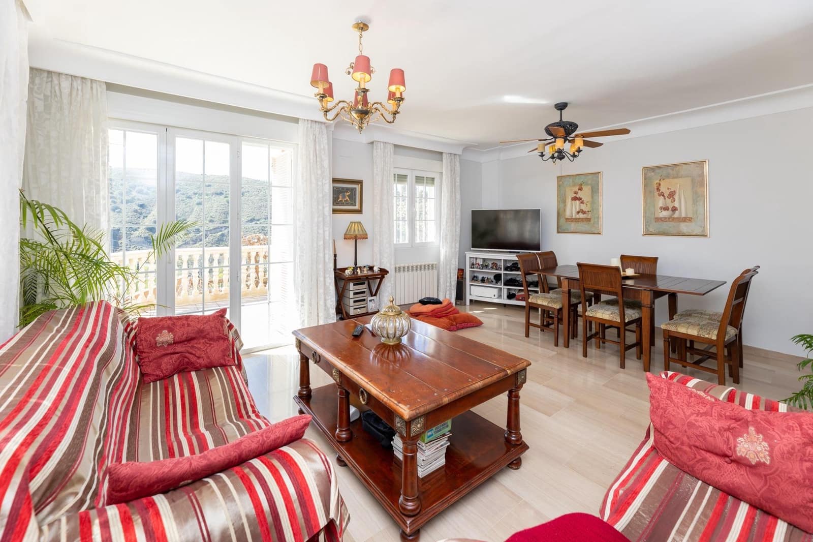 3 soveværelse Villa til salg i Granada by med swimmingpool garage - € 555.000 (Ref: 8929219)