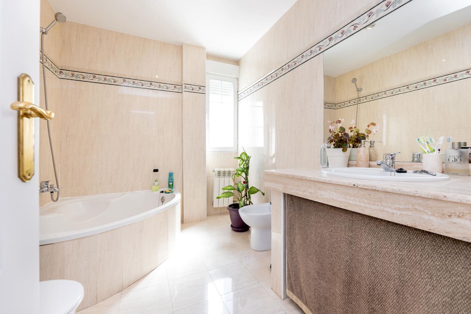 3 soveværelse Villa til salg i Granada by med swimmingpool garage - € 555.000 (Ref: 8929219)