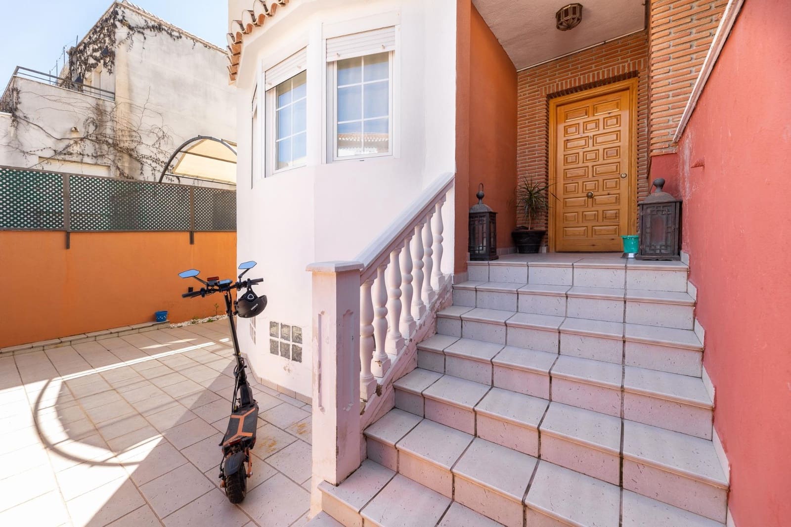 3 soveværelse Villa til salg i Granada by med swimmingpool garage - € 555.000 (Ref: 8929219)