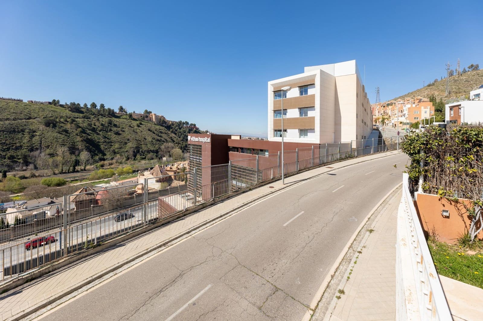 3 soveværelse Villa til salg i Granada by med swimmingpool garage - € 555.000 (Ref: 8929219)