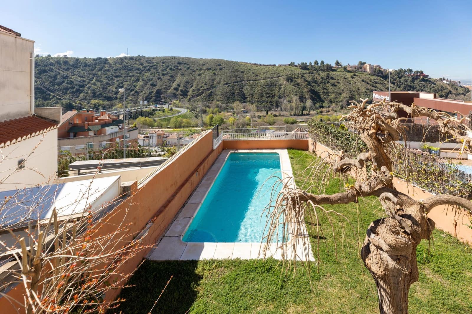 3 soveværelse Villa til salg i Granada by med swimmingpool garage - € 555.000 (Ref: 8929219)