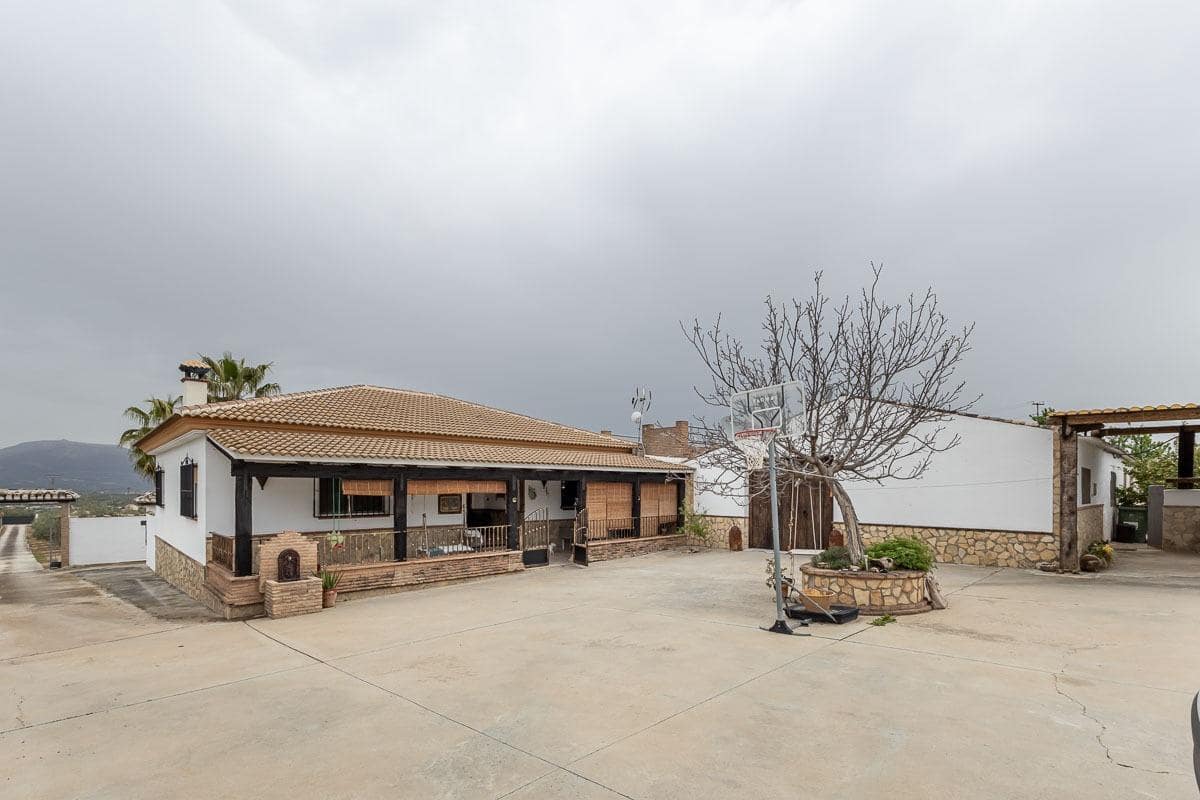 4 soveværelse Finca/Landehus til salg i Moraleda de Zafayona med swimmingpool garage - € 489.000 (Ref: 8946641)