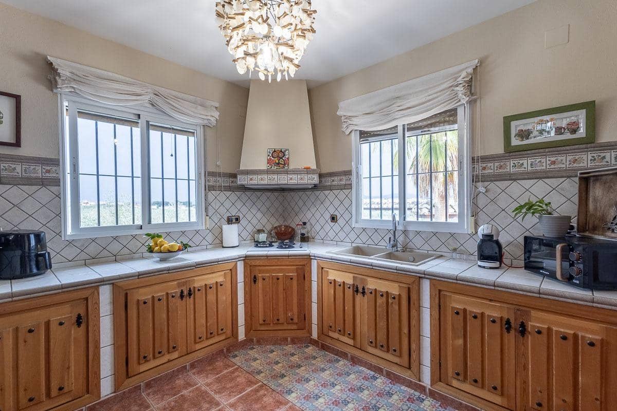 4 soveværelse Finca/Landehus til salg i Moraleda de Zafayona med swimmingpool garage - € 489.000 (Ref: 8946641)