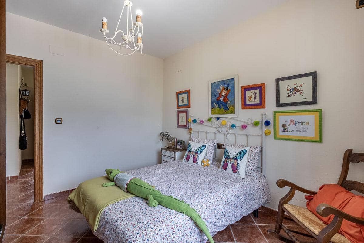 4 soveværelse Finca/Landehus til salg i Moraleda de Zafayona med swimmingpool garage - € 489.000 (Ref: 8946641)