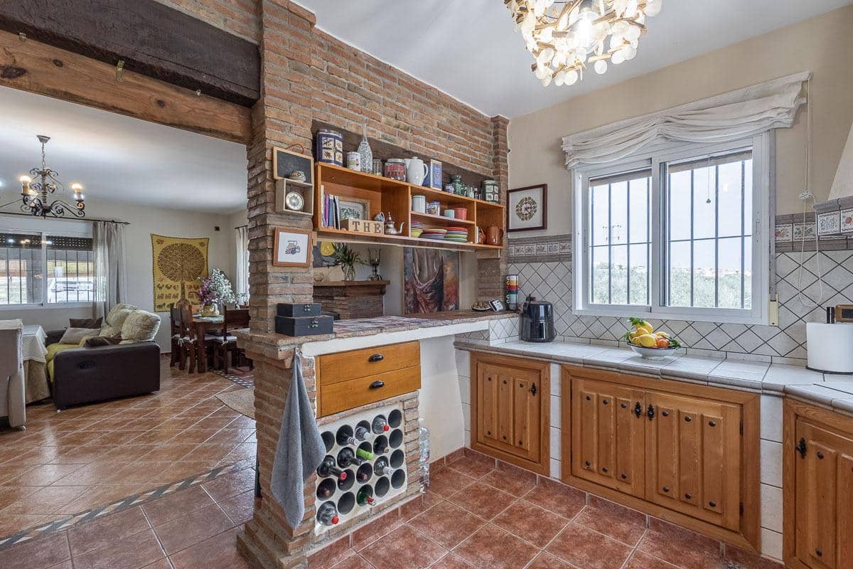 4 soveværelse Finca/Landehus til salg i Moraleda de Zafayona med swimmingpool garage - € 489.000 (Ref: 8946641)