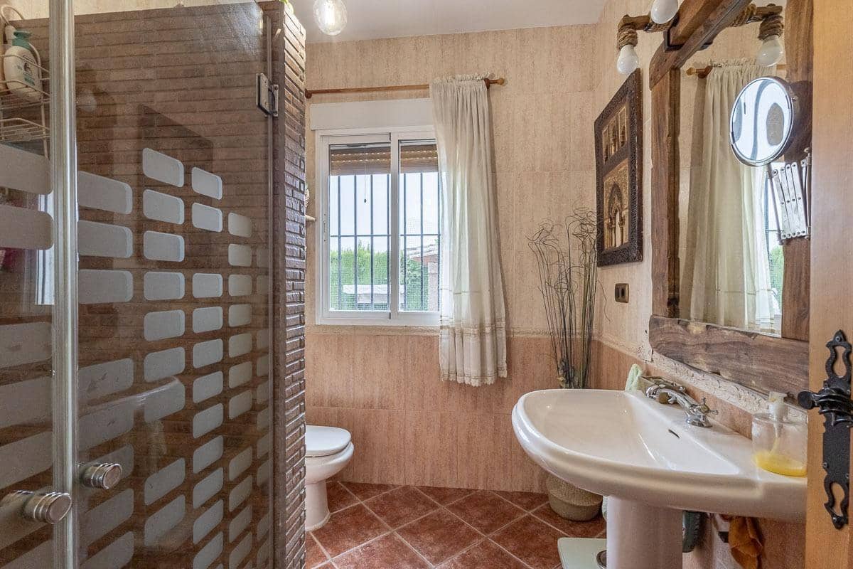 4 soveværelse Finca/Landehus til salg i Moraleda de Zafayona med swimmingpool garage - € 489.000 (Ref: 8946641)