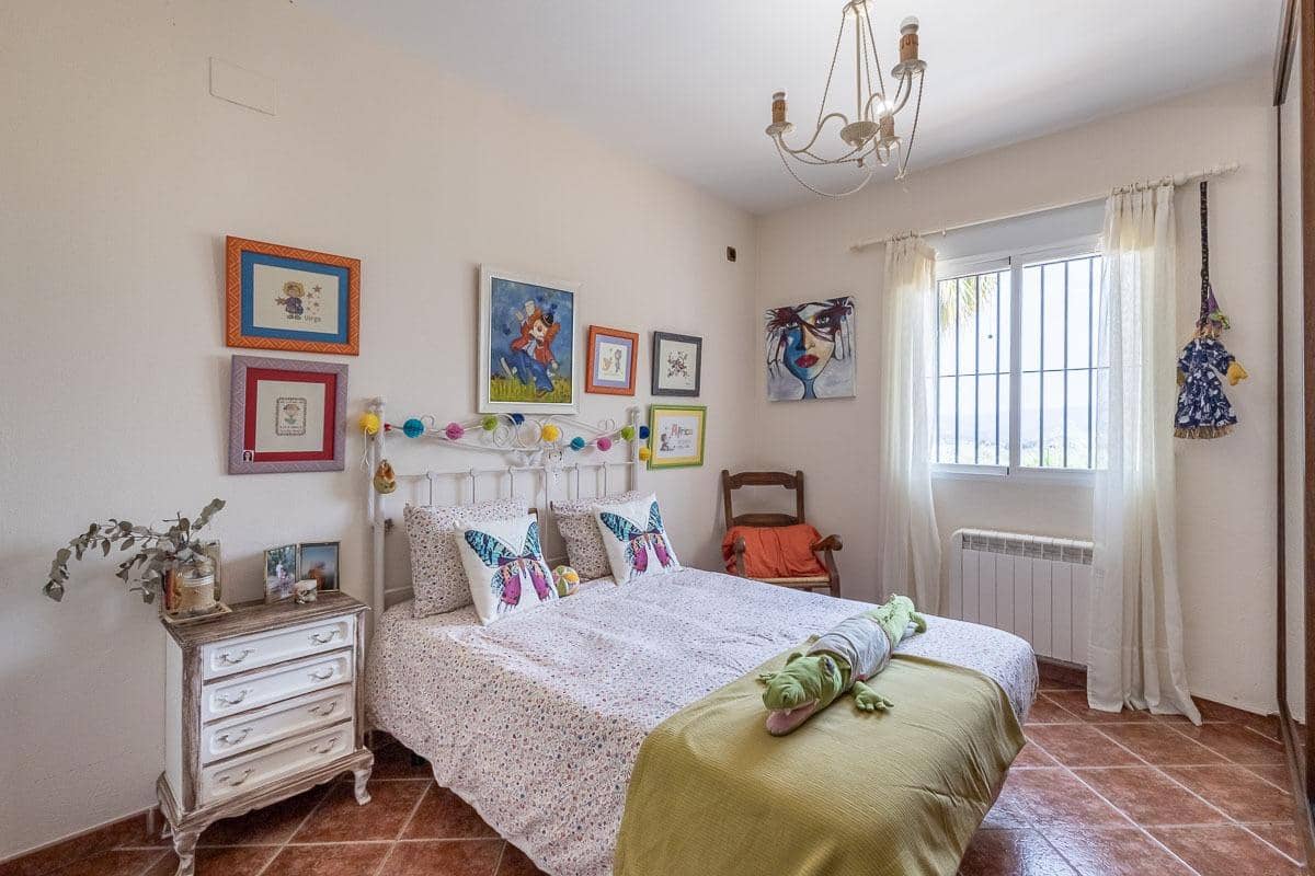 4 soveværelse Finca/Landehus til salg i Moraleda de Zafayona med swimmingpool garage - € 489.000 (Ref: 8946641)