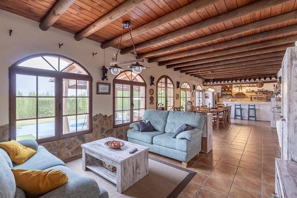 4 soveværelse Finca/Landehus til salg i Moraleda de Zafayona med swimmingpool garage - € 489.000 (Ref: 8946641)