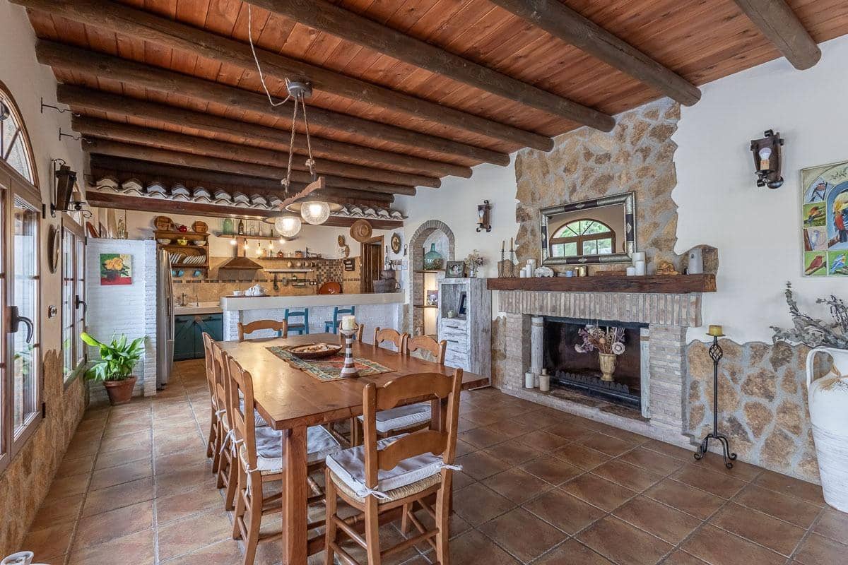 4 soveværelse Finca/Landehus til salg i Moraleda de Zafayona med swimmingpool garage - € 489.000 (Ref: 8946641)