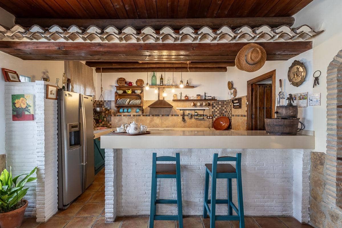 4 soveværelse Finca/Landehus til salg i Moraleda de Zafayona med swimmingpool garage - € 489.000 (Ref: 8946641)