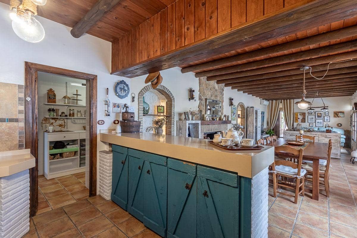 4 soveværelse Finca/Landehus til salg i Moraleda de Zafayona med swimmingpool garage - € 489.000 (Ref: 8946641)