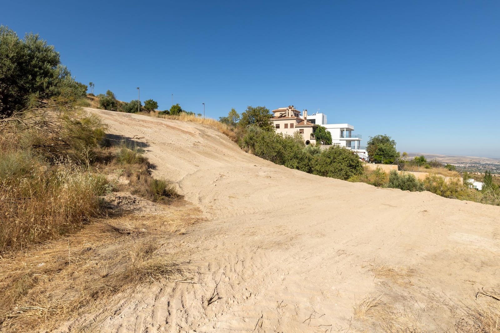 Grunde uden byggetilladelser til salg i La Zubia - € 85.000 (Ref: 8946645)