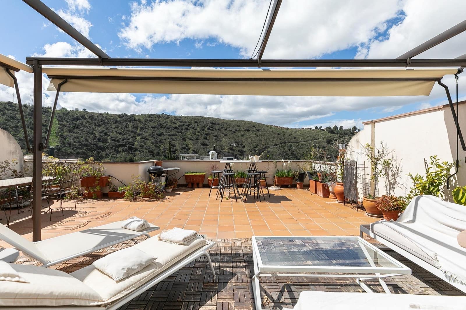 5 soveværelse Villa til salg i Granada by med swimmingpool garage - € 449.900 (Ref: 8948925)