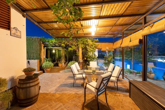 4 Zimmer Villa zu verkaufen in Las Gabias mit Pool - 595.000 € (Ref: 8957160)